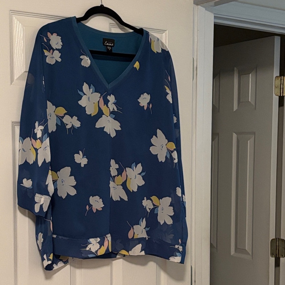 Simply Emma Blue Floral Blouse size 1X